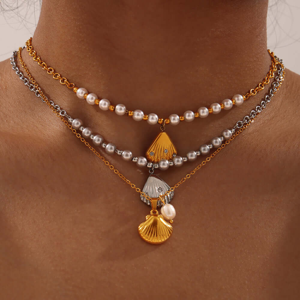 18K Freshwater Pearl Seashell Pendant Necklace