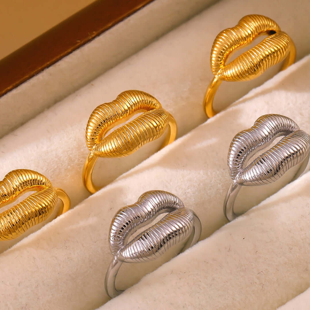 Quirky Kissing Lip Ring Stackable