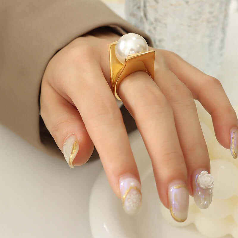 18K Gold Y Shape Pearl Cocktail Ring