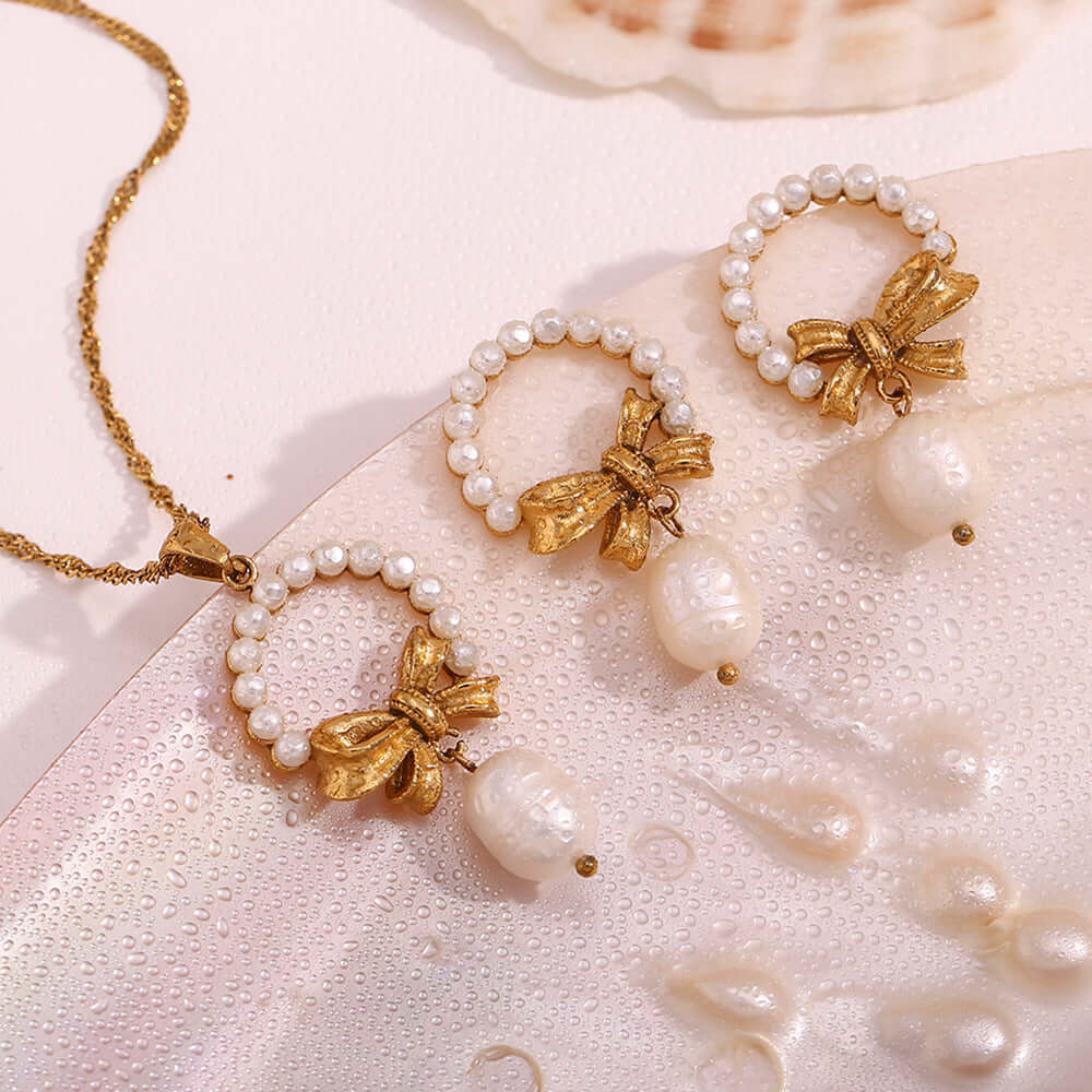 Feminine Pearl Bow Pendant Necklace