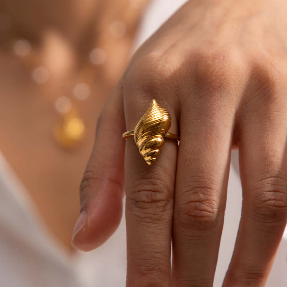 18K Gold Conch Shell Whisper Open Thumb Ring