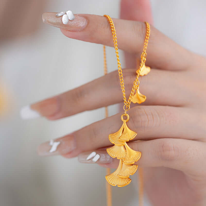 Luxury Ginkgo Leaf Sideway Chain Necklace