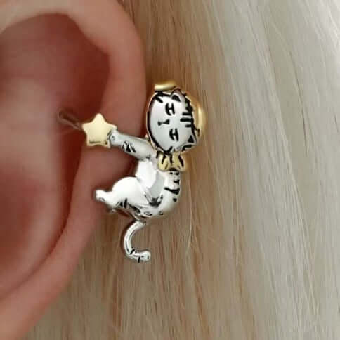 Lazy Cat Holding Star Ear Clip Ear Cuff