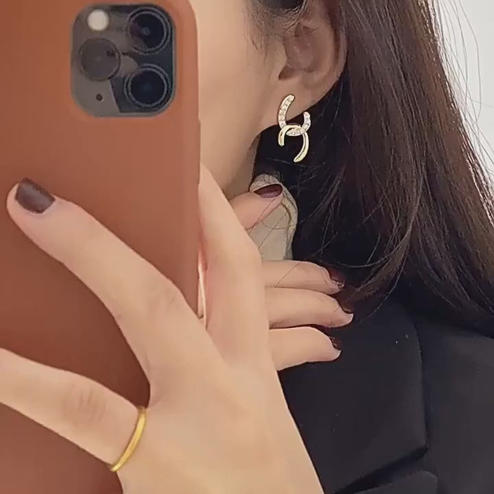 Duo Tone Gold Bar Stud Earrings | D5688