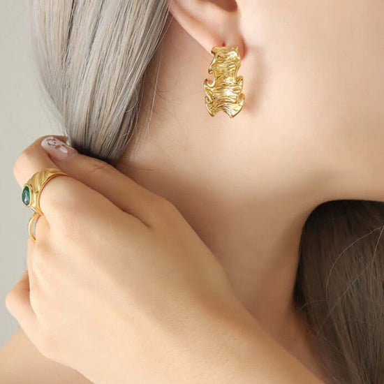 18K Gold Crinkle Hoop Earrings Gold