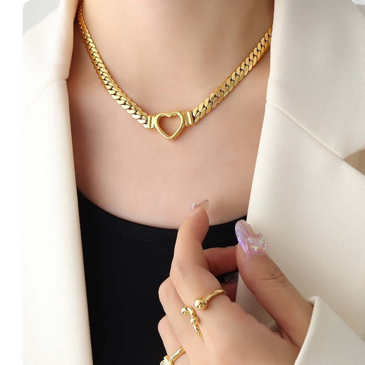 18K Gold Curb Chin Heart Choker Necklace