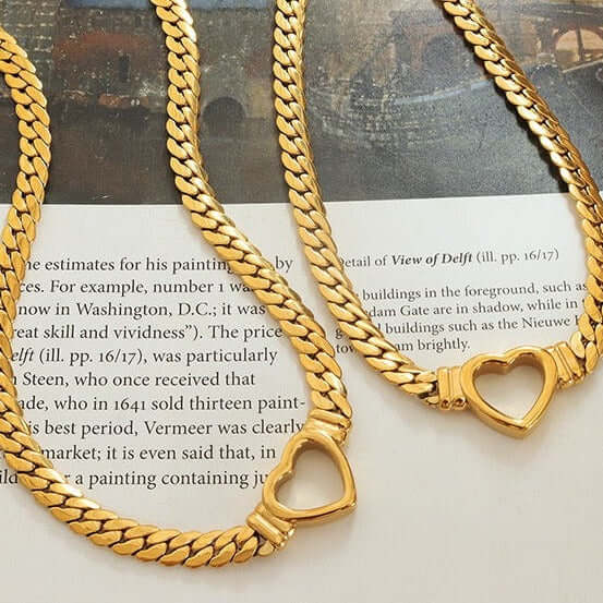 18K Gold Curb Chin Heart Choker Necklace