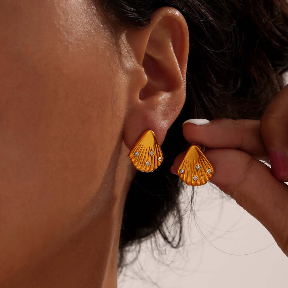 18K Freshwater Pearl Seashell Earrings 