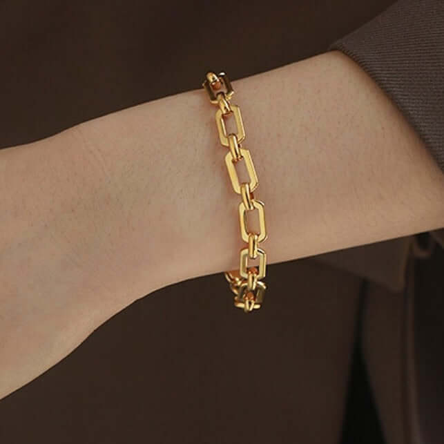 18K Gold Oval Link Chain Buckle Bracelet 