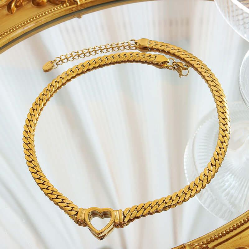 18K Gold Curb Chin Heart Choker Necklace