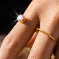 Solitaire Two Fingers Gold Spiral Ring