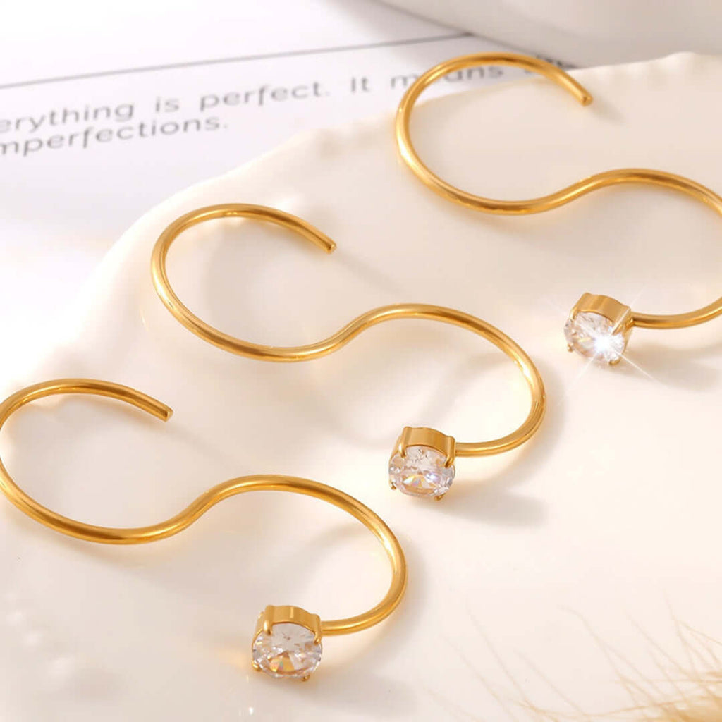 Solitaire Two Fingers Gold Spiral Ring 