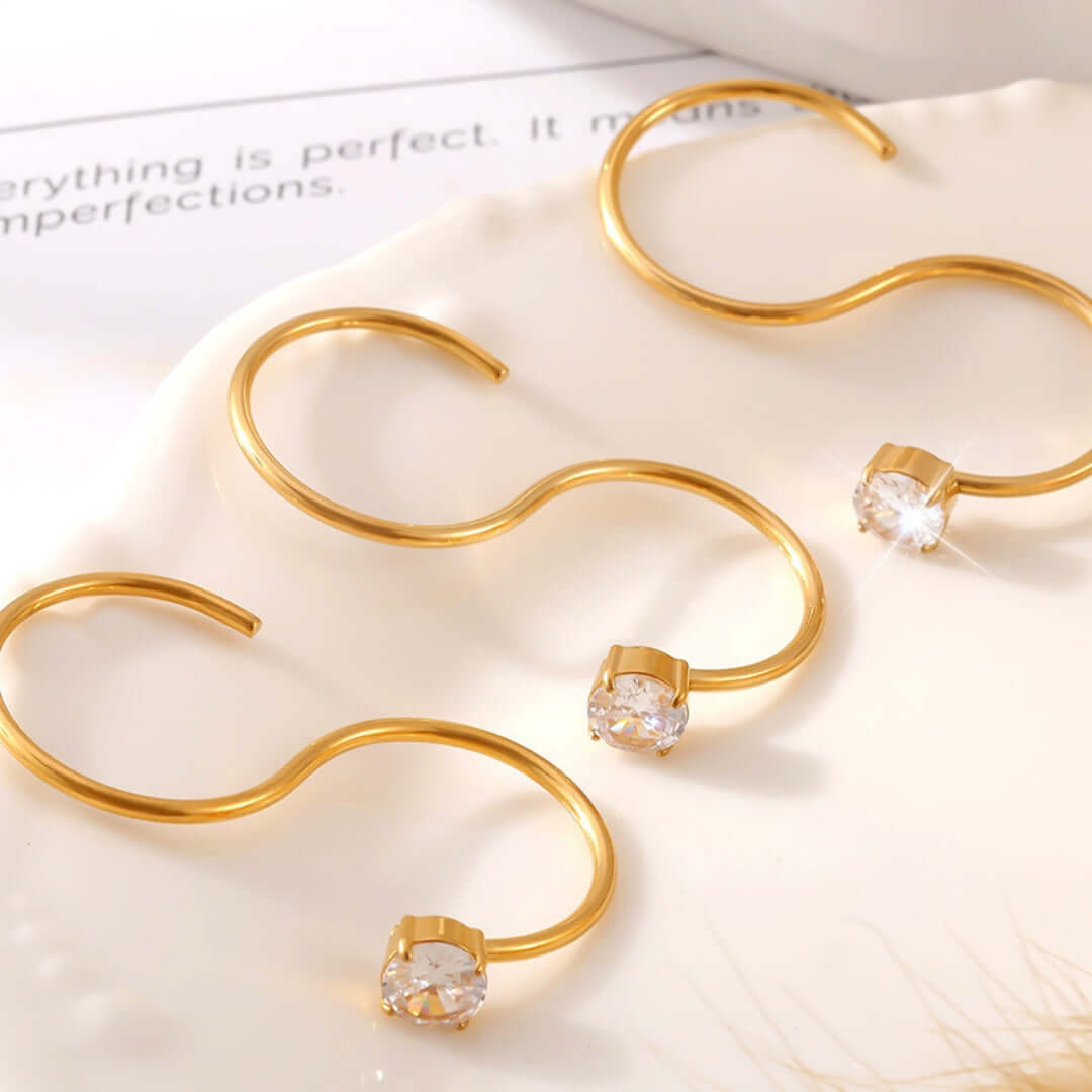 Solitaire Two Fingers Gold Spiral Ring 