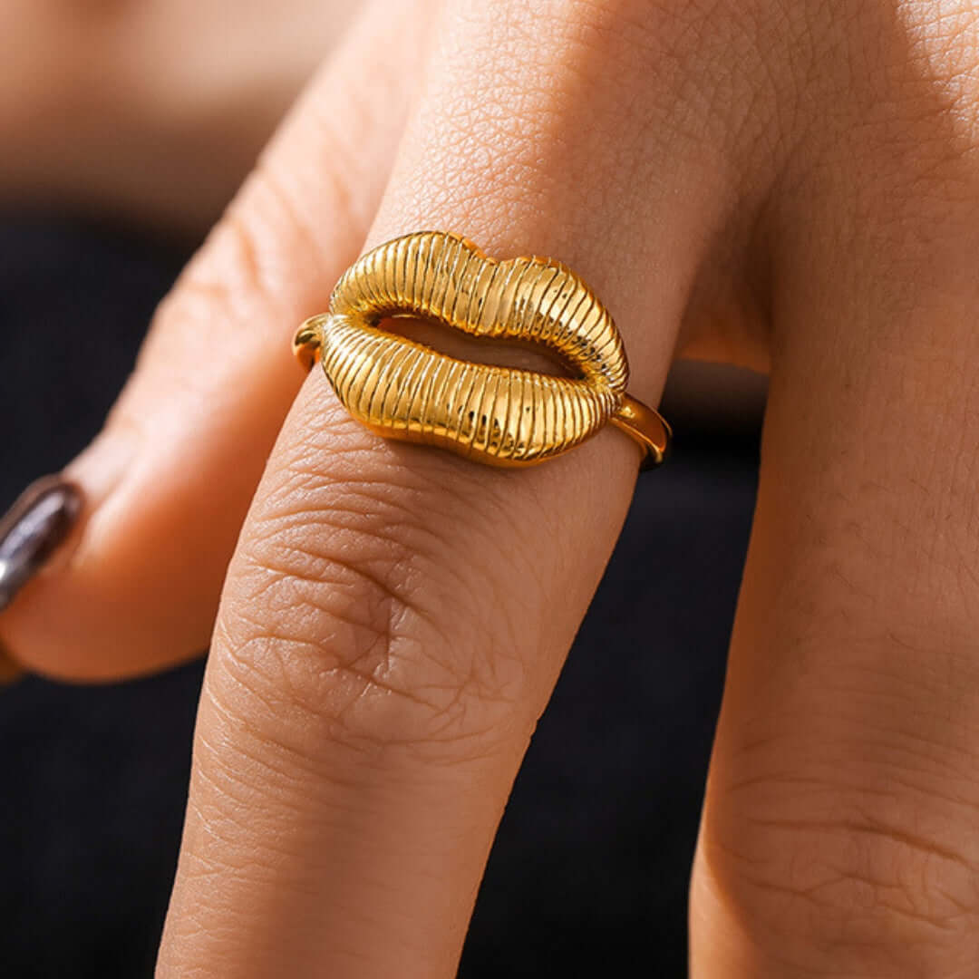 Quirky Kissing Lip Ring Stackable