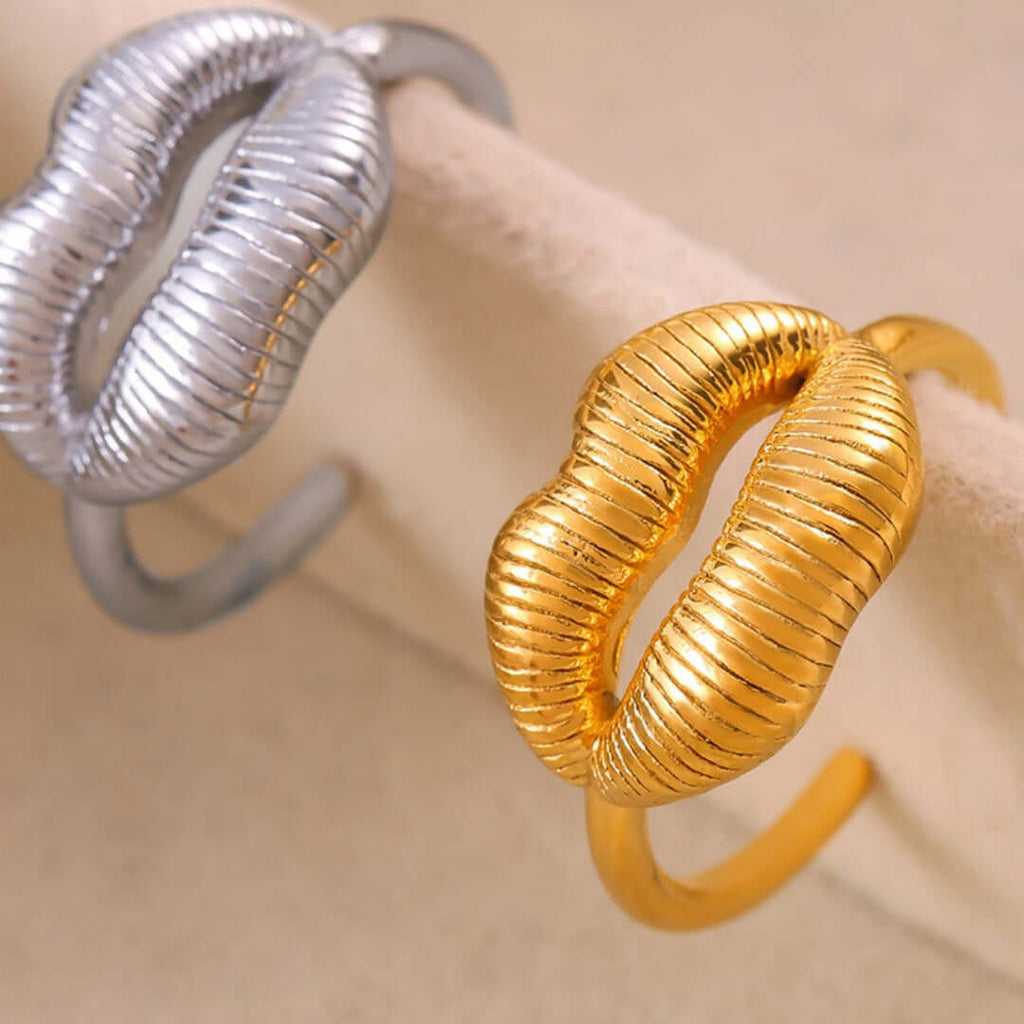 Quirky Kissing Lip Ring Stackable