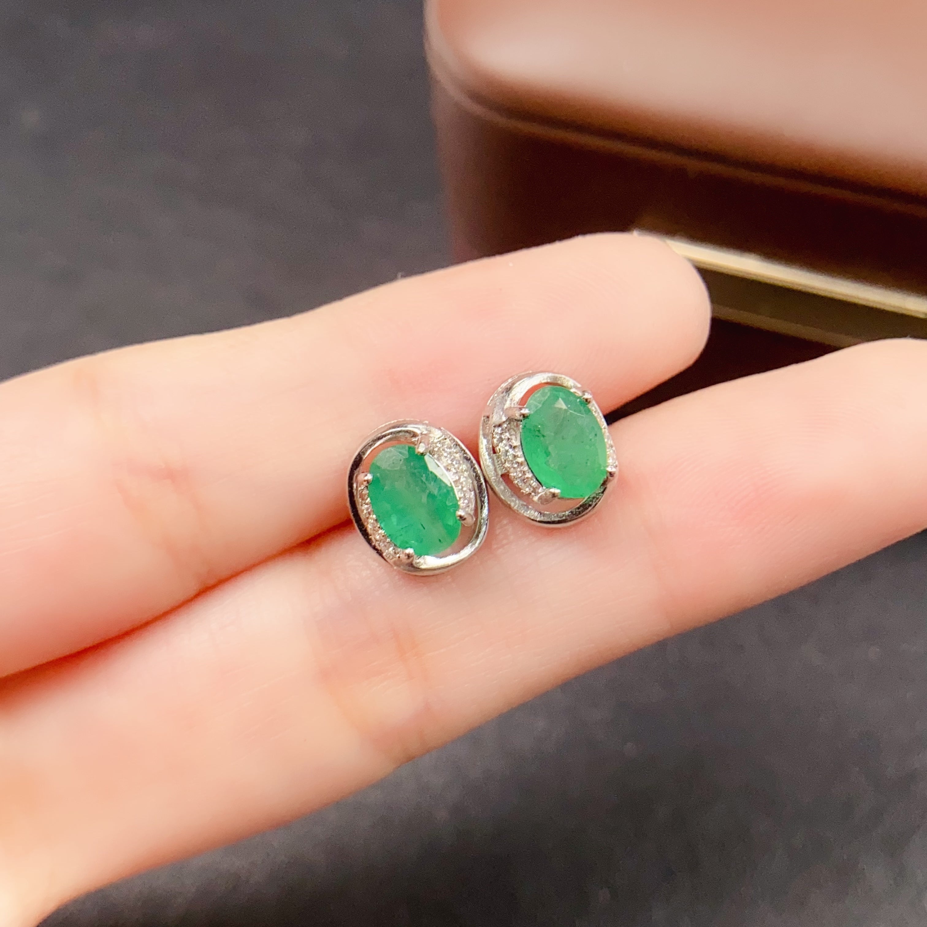 Simple Emerald Gemstone Earring