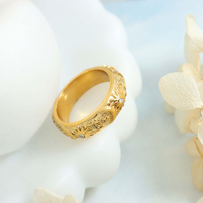 18K Vintage Gold 3D Carved Sun Moon Ring