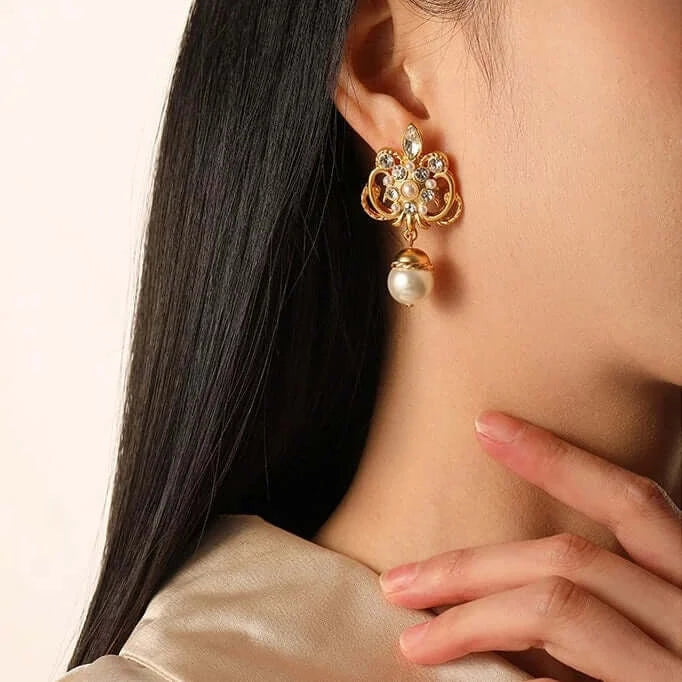 Baroque_White_Pearl_Gold_Earrings