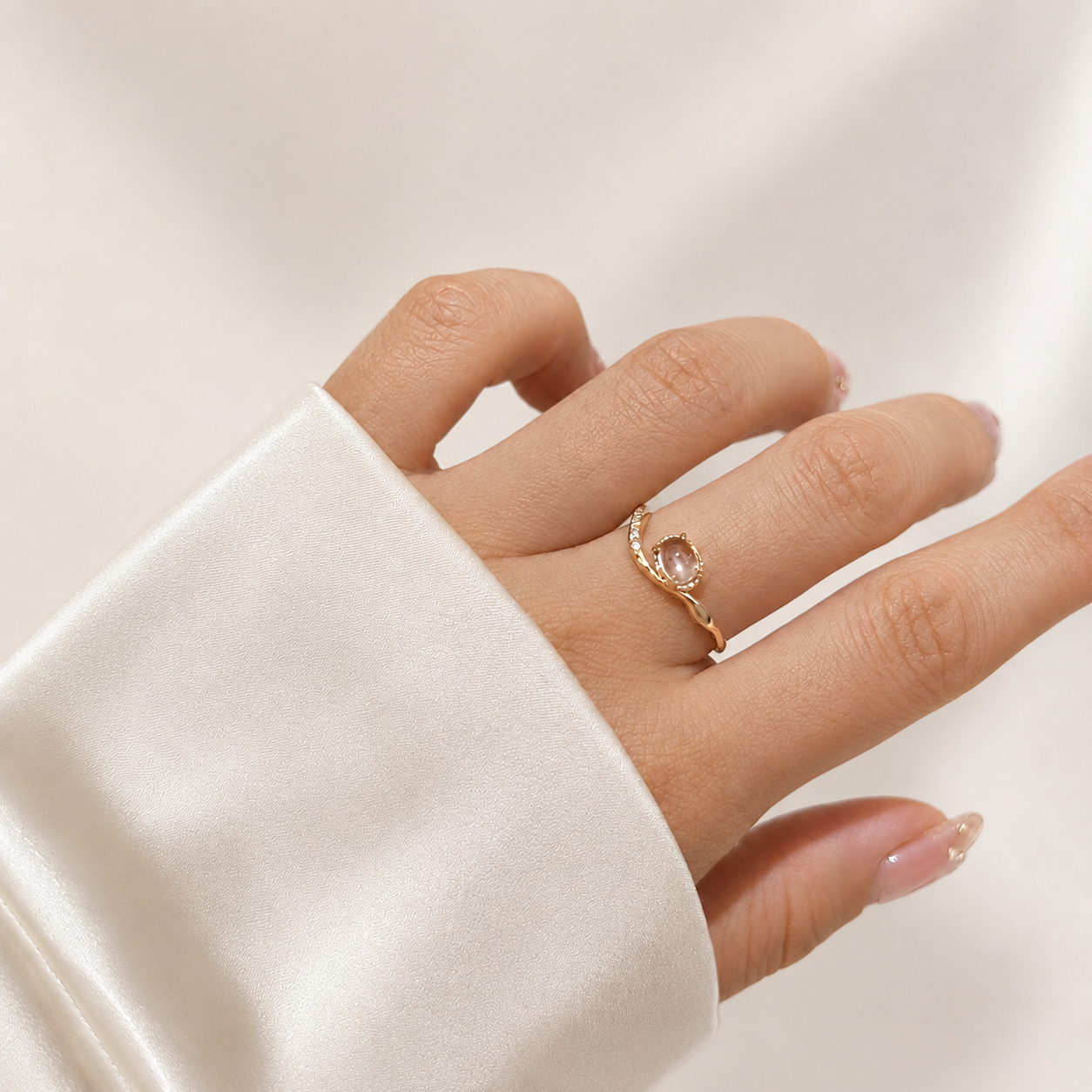 Green Amethyst V Shape Curved Band Ring