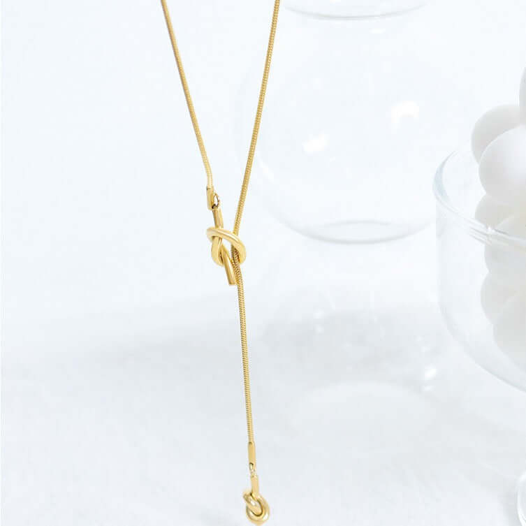 Chic Gold Knot Y Necklace