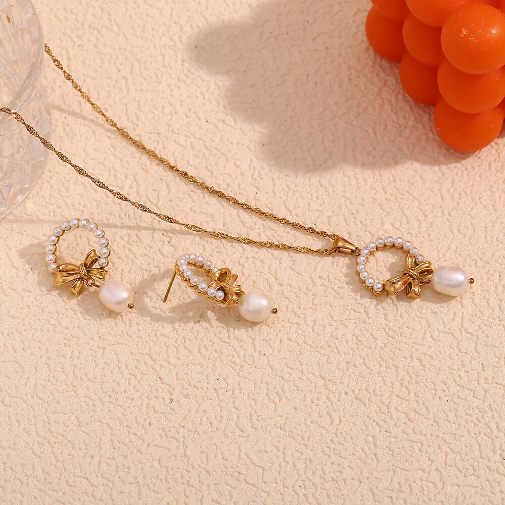 Feminine Pearl Bow Pendant Necklace