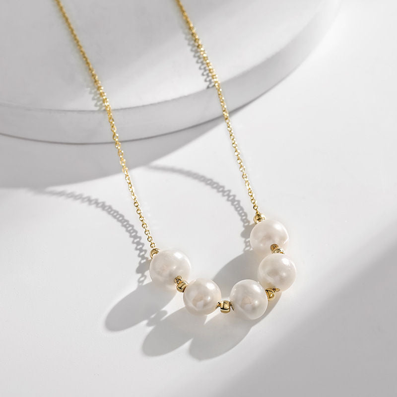 Elegant Freshwater Pearl Short Necklace