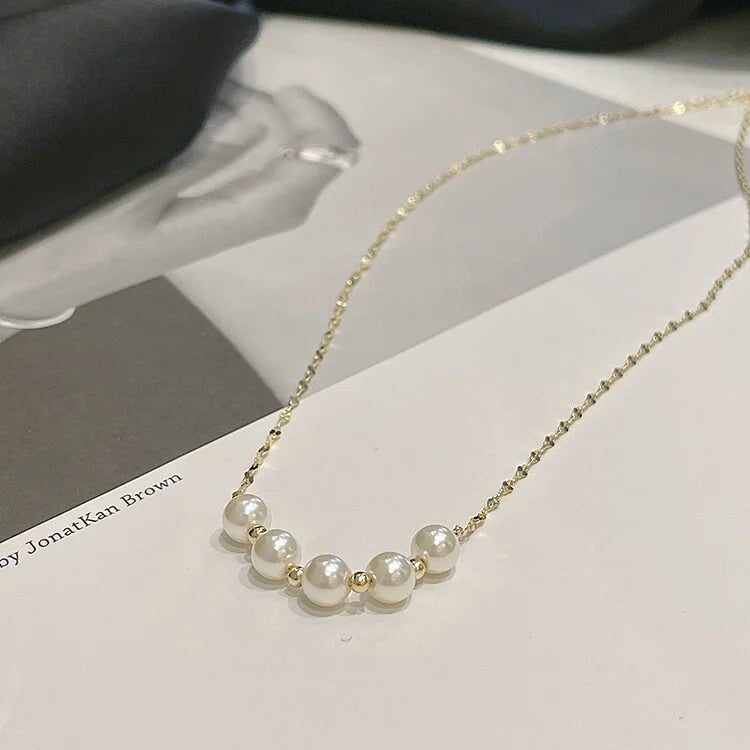 Exquisite Pearl Short Necklace