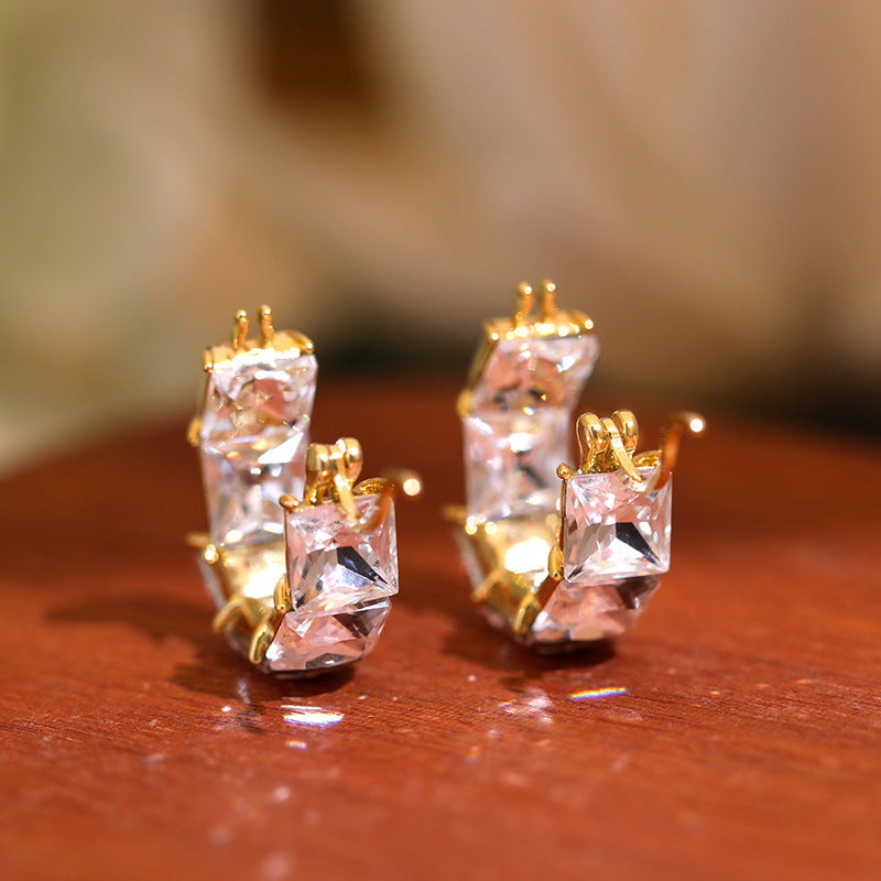 Gold Gleamming Crystal Earrings