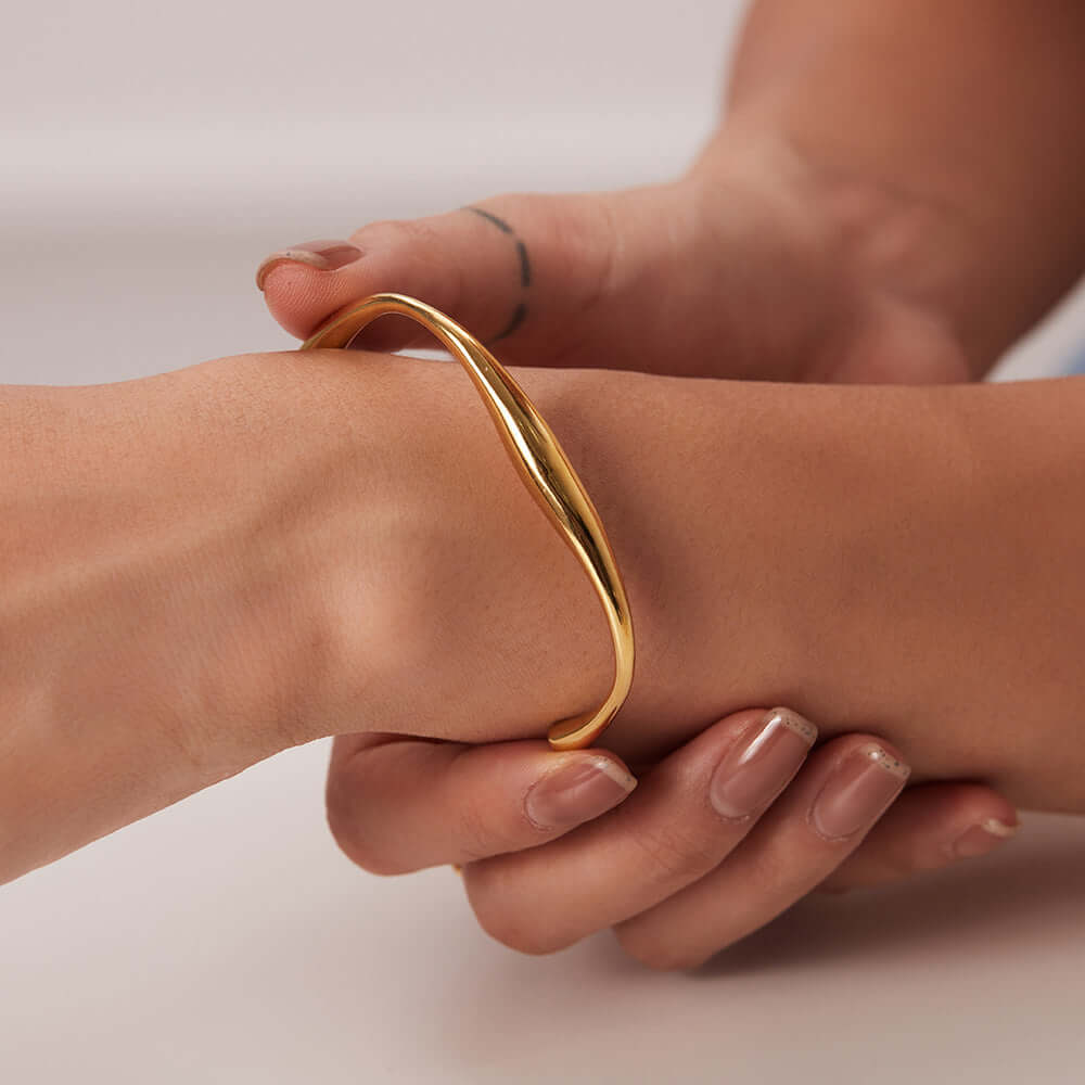 18K Gold Plated Titanium Bangle Bracelet | JDB289