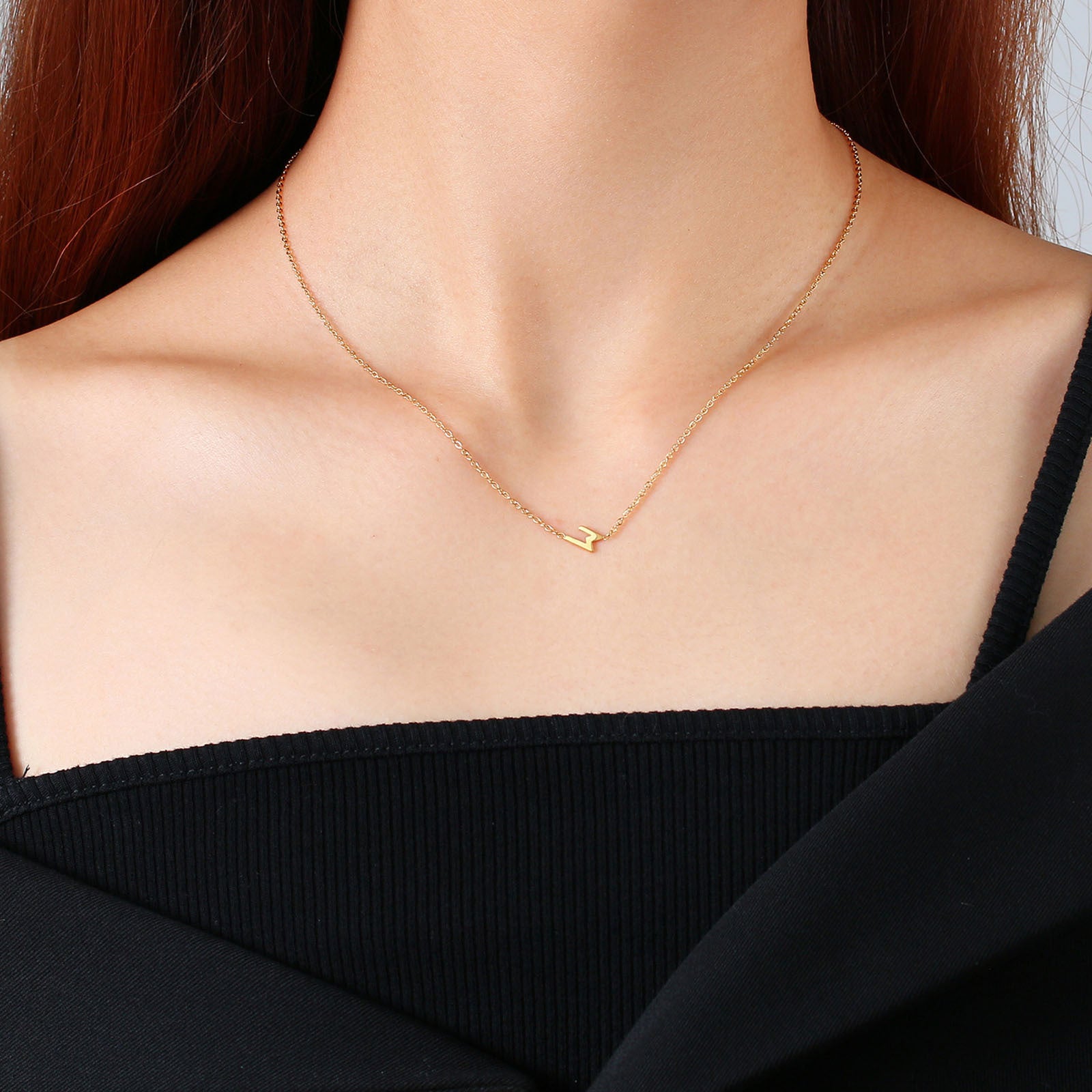 Gold Simple M Pendant Necklace 