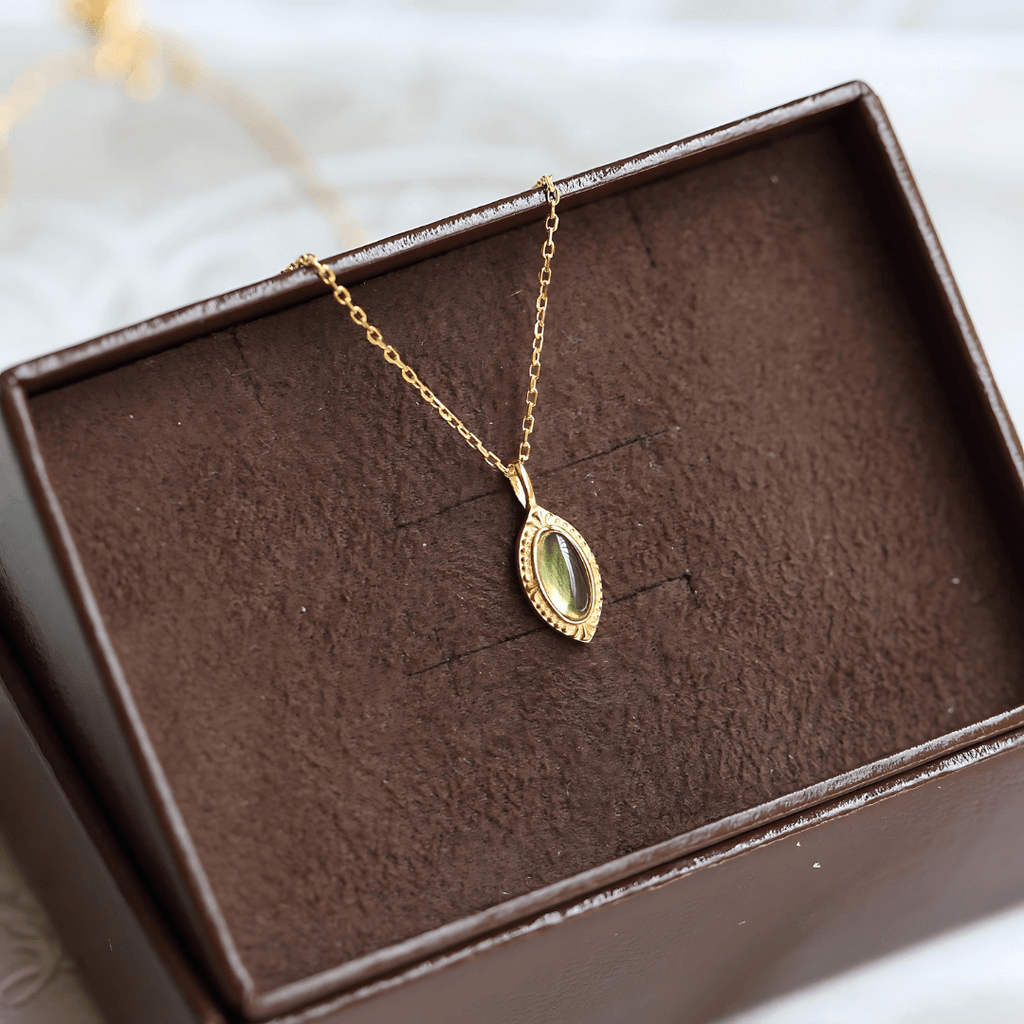 Gold Vintage Peridot Pendant Necklace