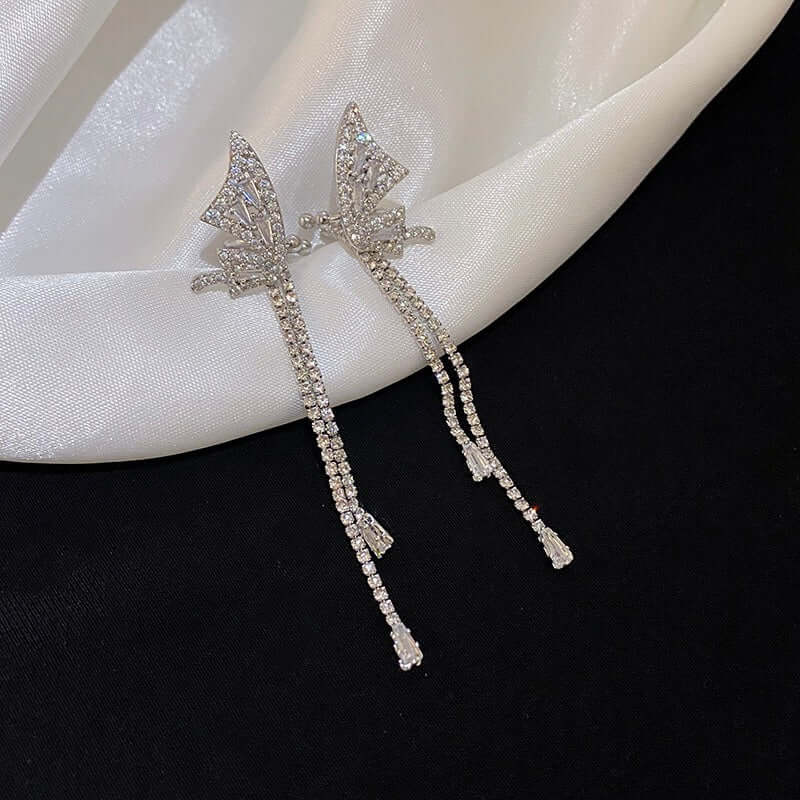 Sparkling No Piercing Butterfly Diamond Ear Cuff