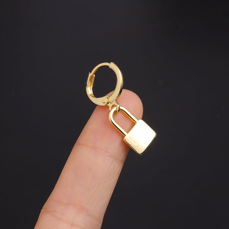 18K Gold Cartilage Lock Huggies Hoop | HSPJ277