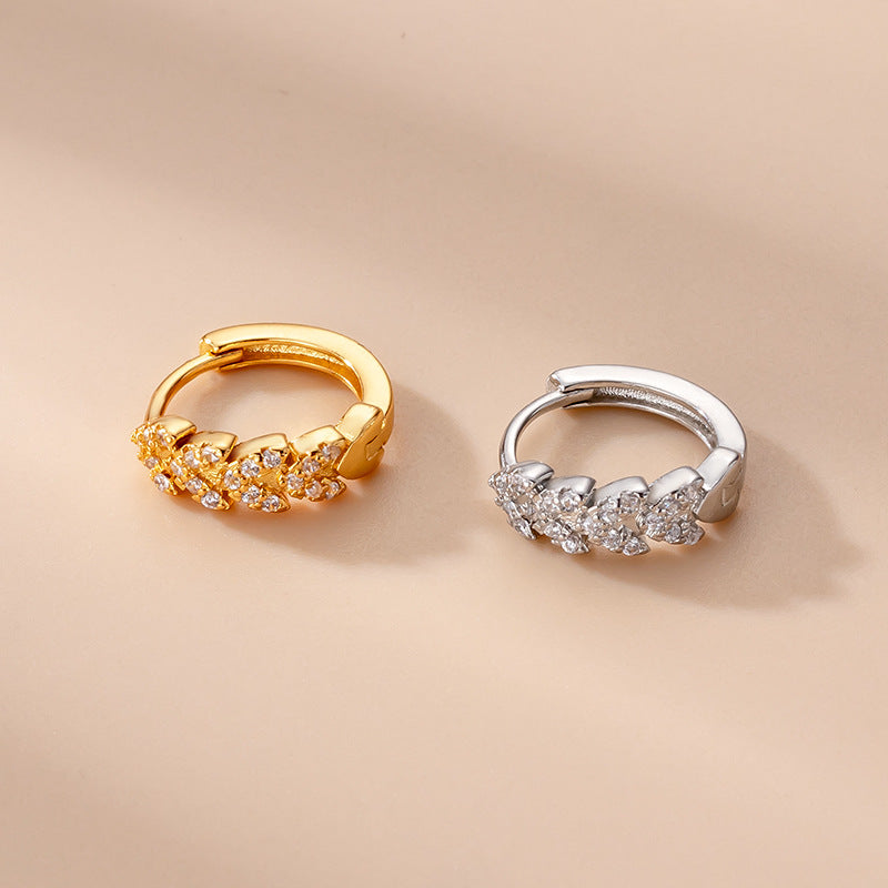 18K Gold Chevron Cartilage Hoop Huggies