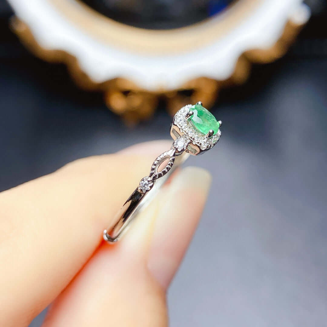 18K Platinum Minimalist Emerald Ring