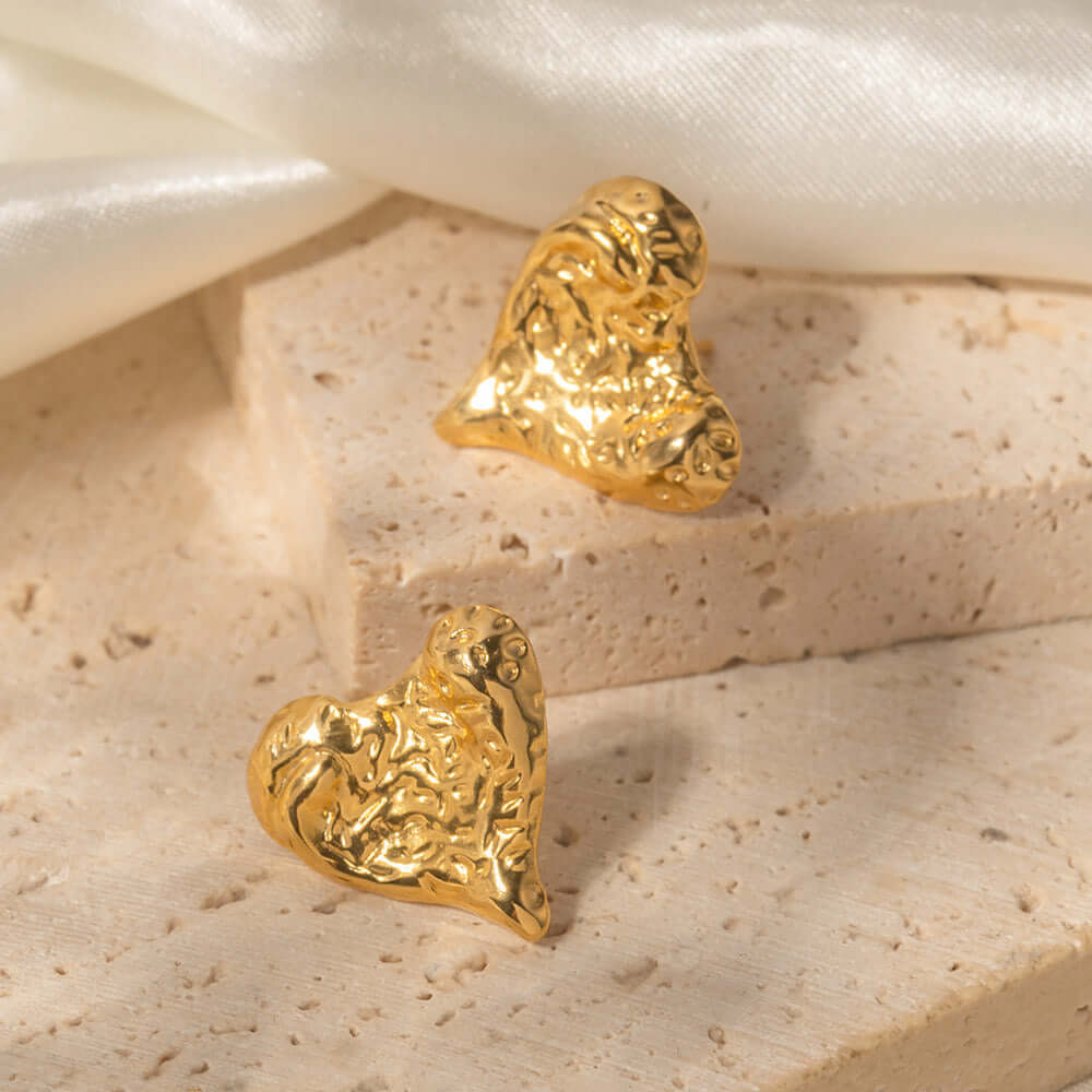 Minimalist Engraved Texture 18K Gold Plated Heart Stud Earrings | JDE033