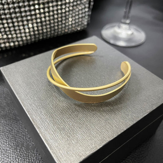 Light Luxury Matte Finish Mobius Bangle