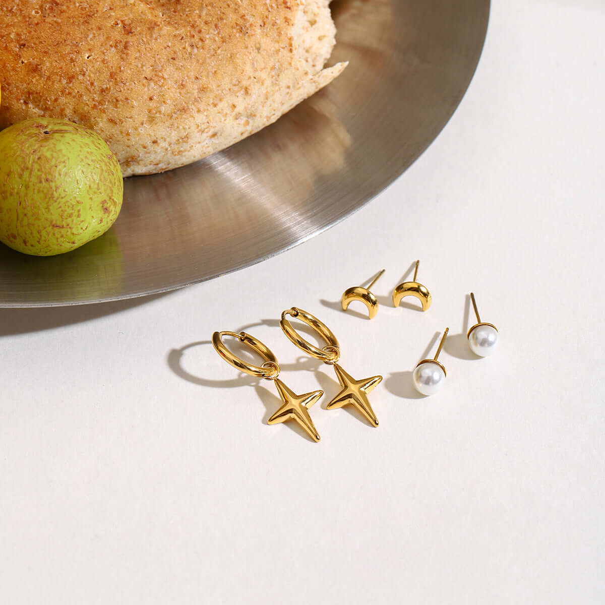 Vacation Conch Shell Mini Crab Studs