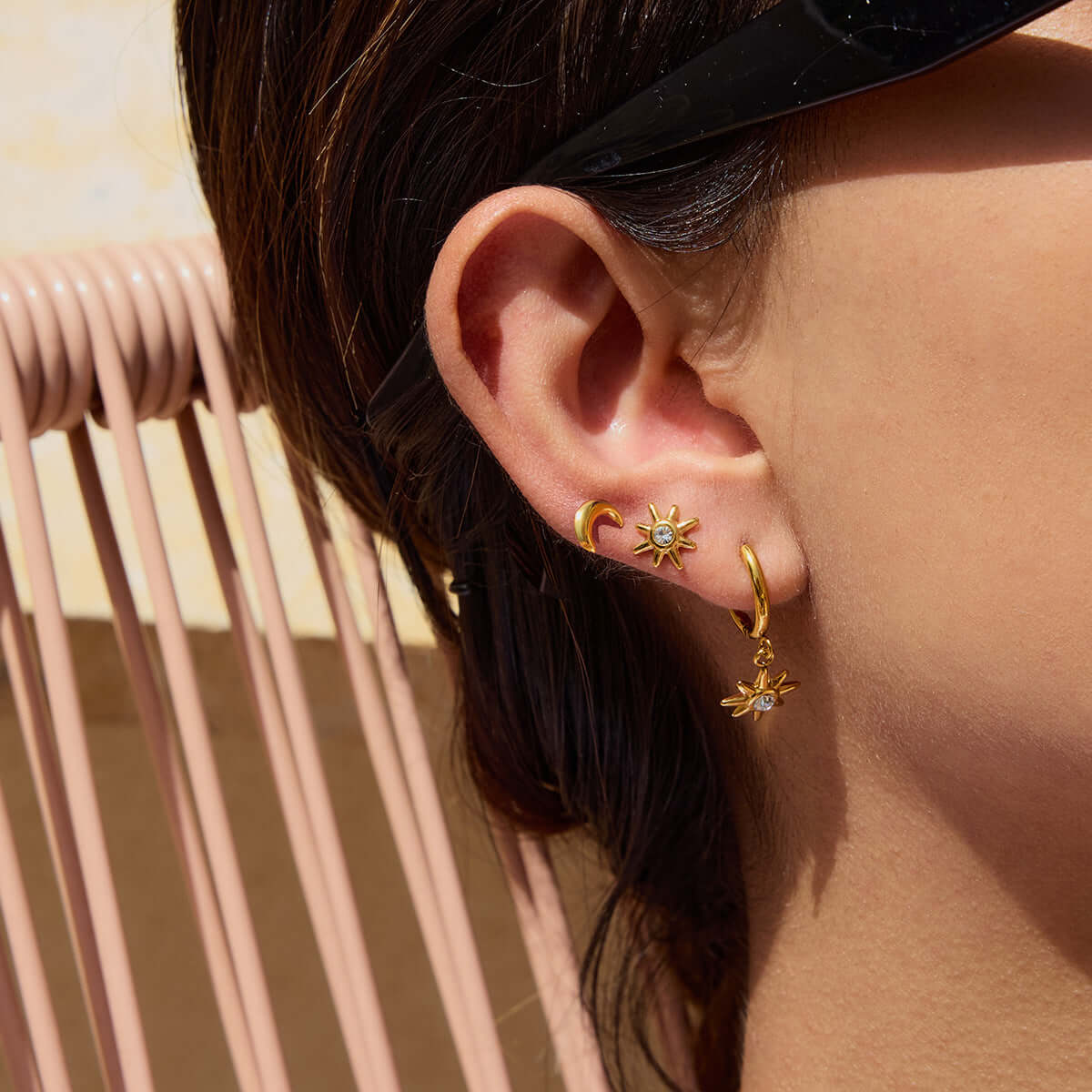 Vacation Conch Shell Mini Crab Studs