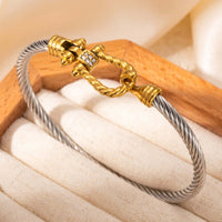 Minimal Triple Claw Ring