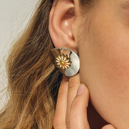 Metallic Oil Drip Daisy Stud Earrings