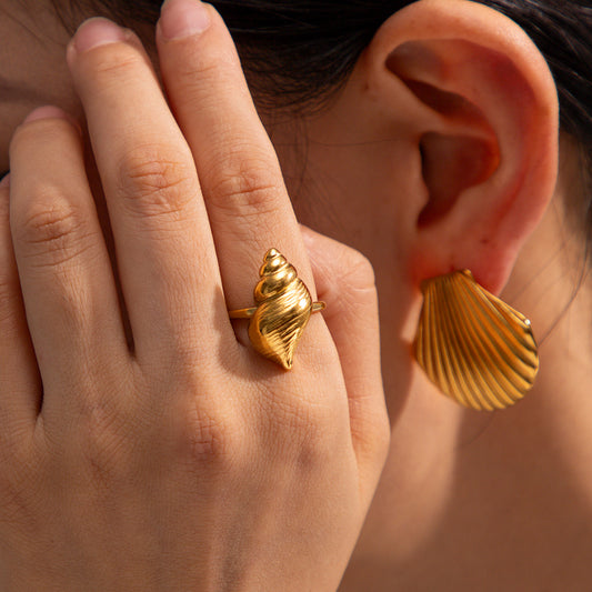 18K Gold Conch Shell Whisper Open Thumb Ring