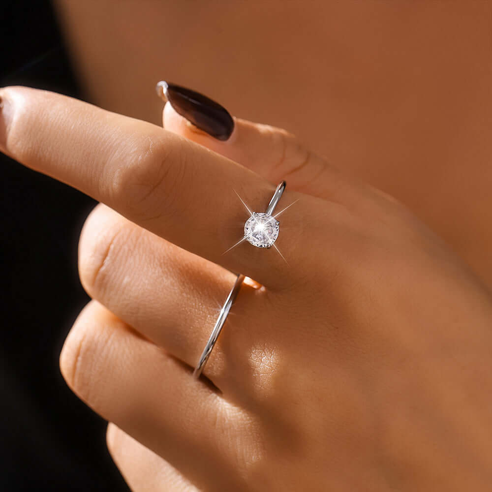 Solitaire Two Fingers Silver Spiral Ring