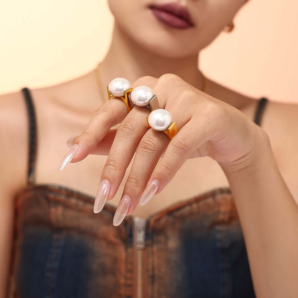 Exaggerate Pearl Gold Thumb Statement Ring