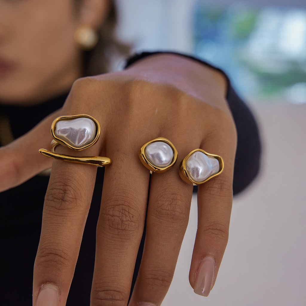 Baroque Chunky Pearl Thumb Index Ring