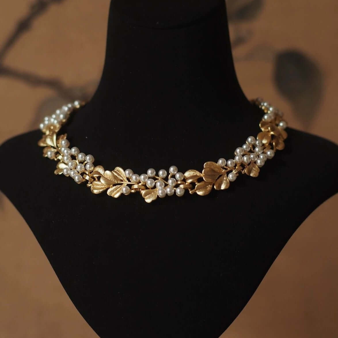 Retro Ginkgo Leaf Bold Statement Choker Necklace Pearl