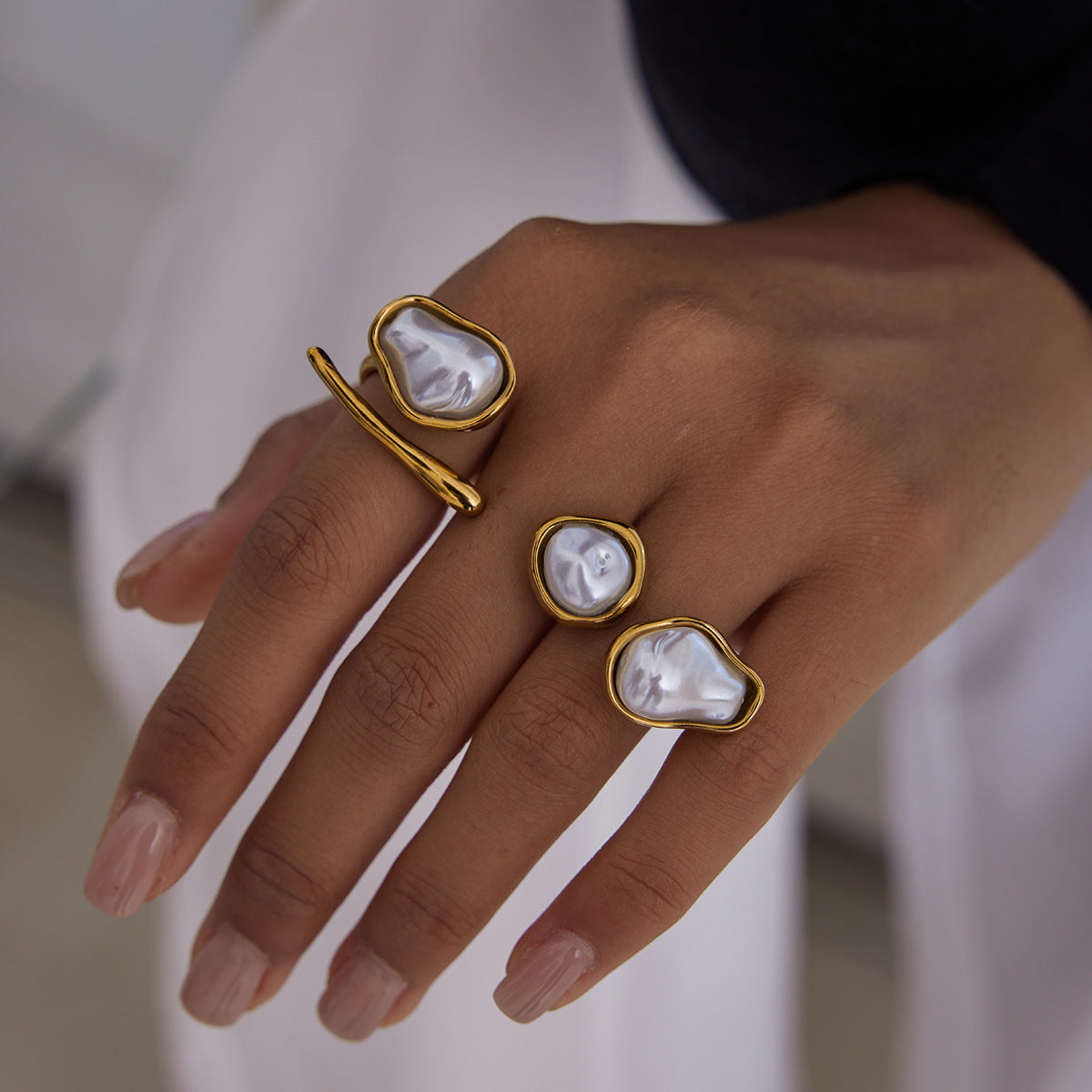 Baroque Chunky Pearl Thumb Index Ring