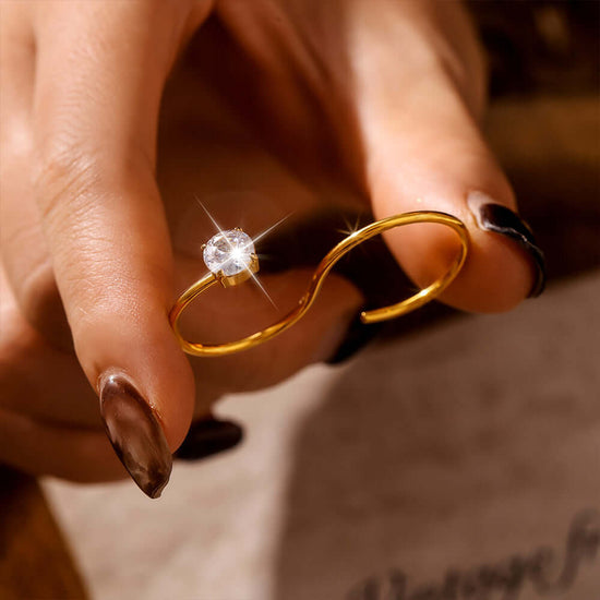 Solitaire Two Fingers Spiral Ring Gold