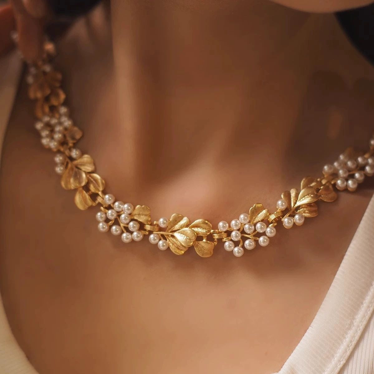 Retro Ginkgo Leaf Bold Statement Choker Necklace Pearl