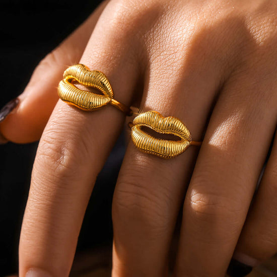 Quirky Kissing Lip Ring Stackable